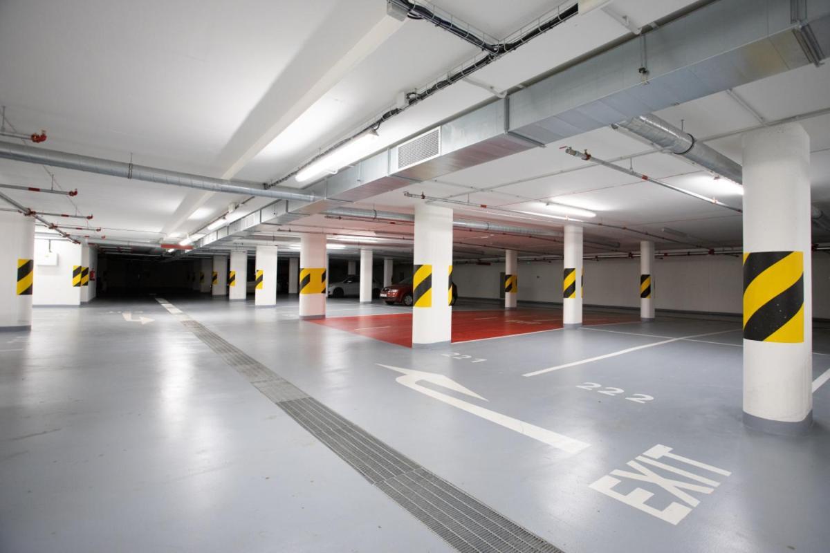 Oscar With Garage Praga